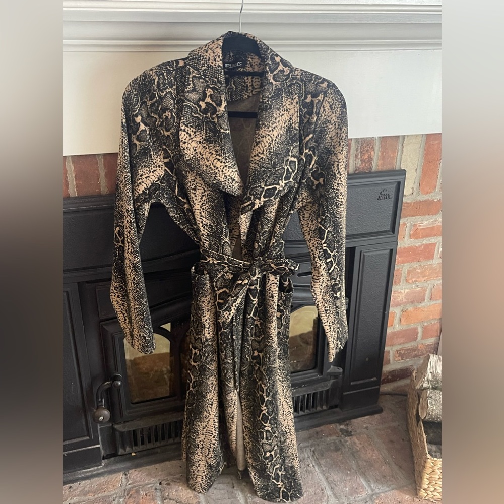 Women’s Size Large Snake Skin Printed Jacket